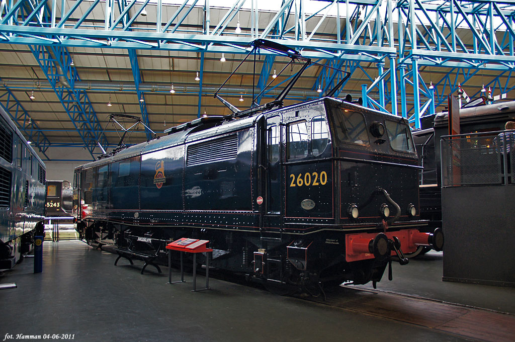 EM1 Class76 #26020